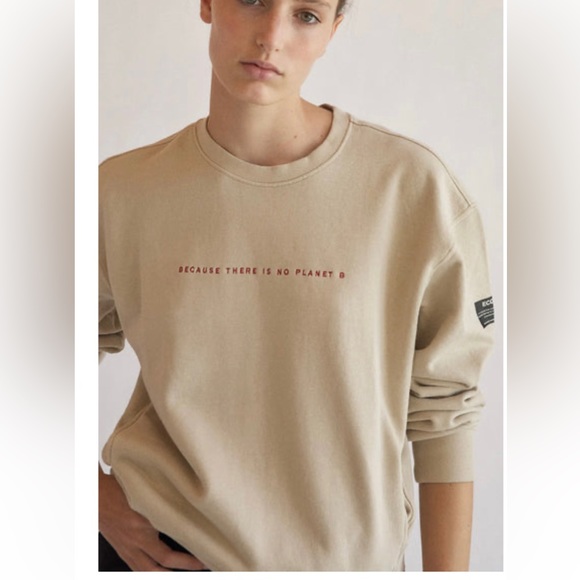 **SOLD**Eco Alf Belonia: Because There is No Planet B sweatshirt - Picture 4 of 8